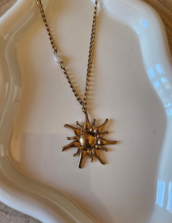 Collier soleil & perle d’eau douce en acier inoxydable | NAPHEA