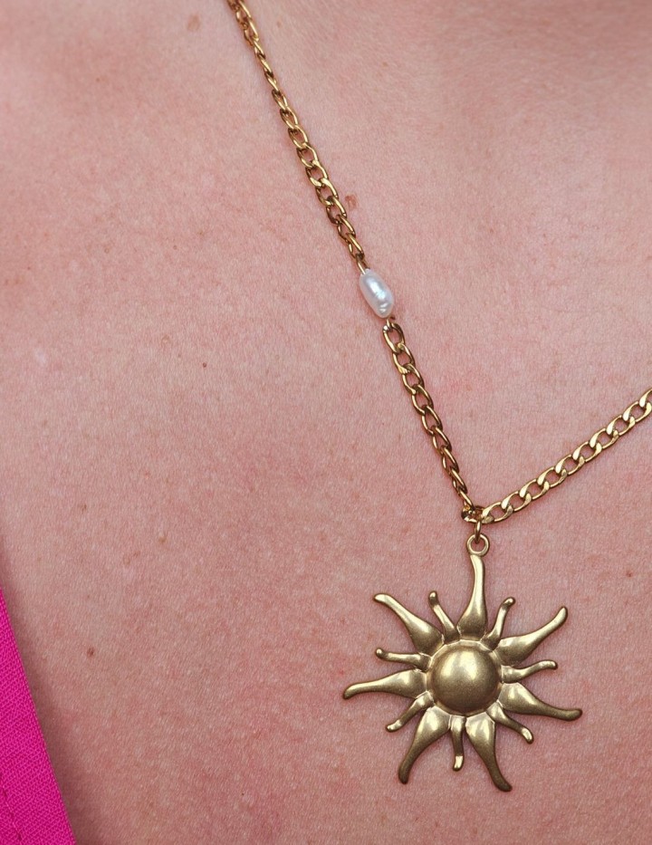 Collier soleil & perle d’eau douce en acier inoxydable | NAPHEA