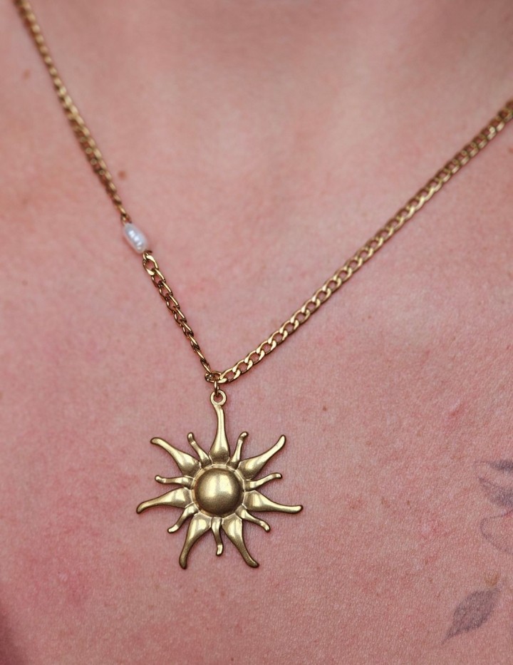 Collier soleil & perle d’eau douce en acier inoxydable | NAPHEA
