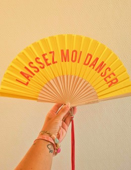 Éventail jaune en bambou Laissez-moi danser avec dragonne assortie