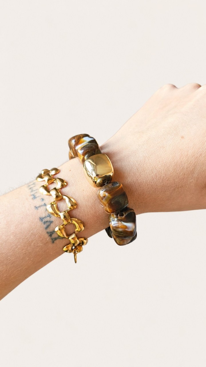 Bracelet Kiara en perles marbrées, détail doré | NAPHEA